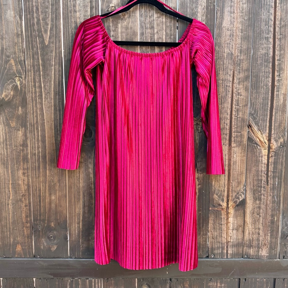 Romeo & Juliet Couture Red Cocktail Dress with Scoop Neck